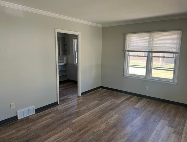 Building Photo - JP409-411 E. Bismark Unit JP409