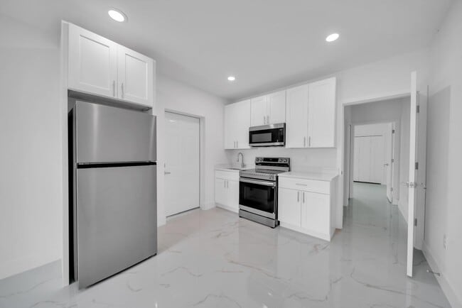 Building Photo - 2413 Quentin Ave S