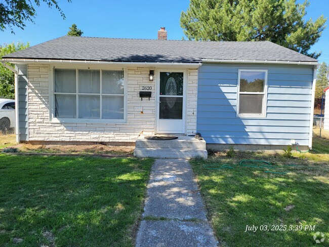 Building Photo - 2620 W Midwick Ave Rental