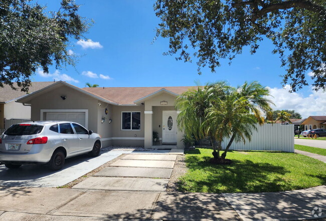 Building Photo - 10454 SW 210th Terrace Rental