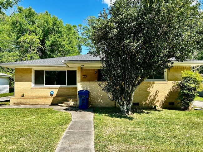 Building Photo - 308 S Royal St