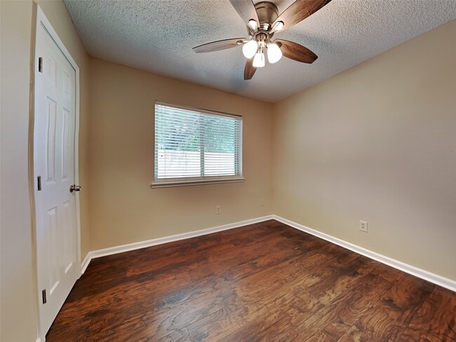 Photo - 3411 Old Oaks Dr