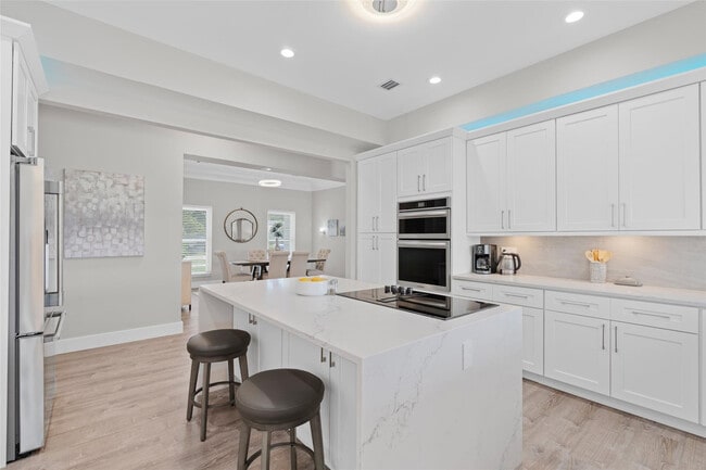 Photo - 9010 Gardens Glen Cir