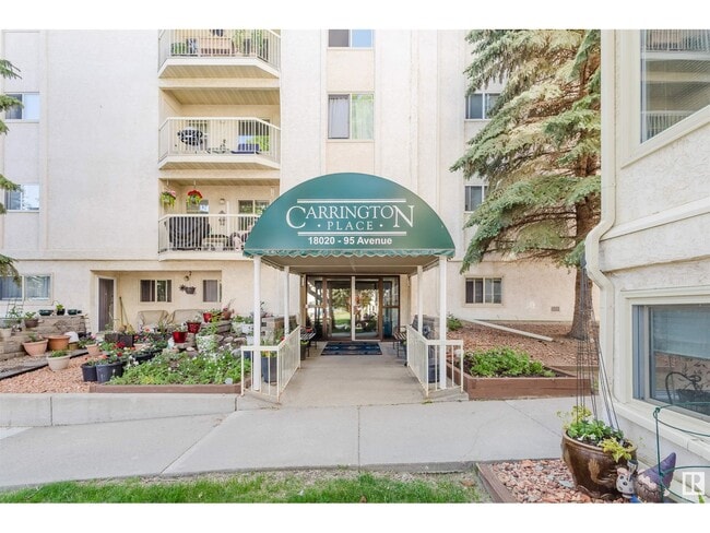 Photo - 18012 95 Av NW