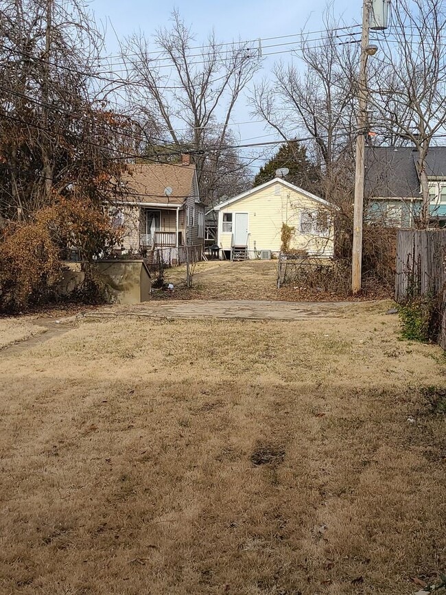 6611 Bartmer Ave Unit 6611 A Bartmer Ave (2nd Floor)