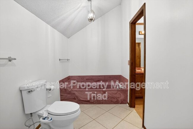 Photo - 407 Grenham Rd
