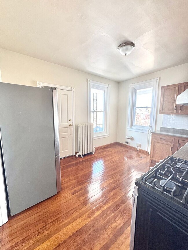 Photo - 1149 W Turner St Unit 3rd Floor