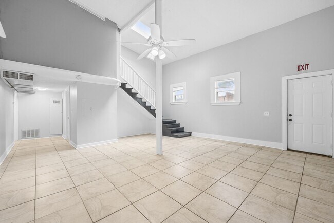 Photo - 112 E Anderson St Apartment Unit 112 E Henry St