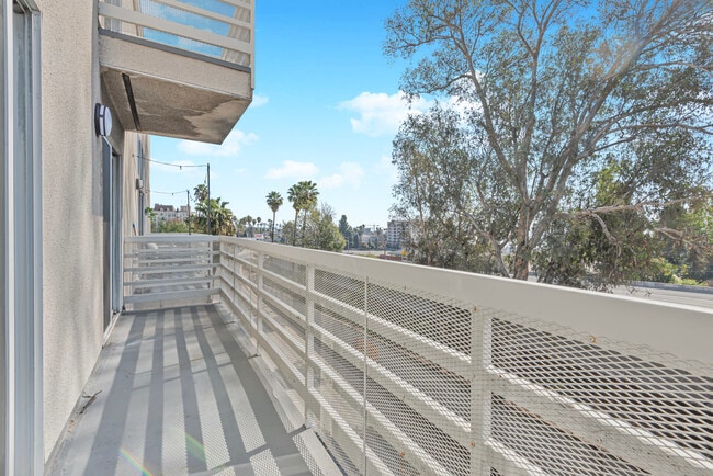 Photo - 6072 Franklin Ave Unidad 309