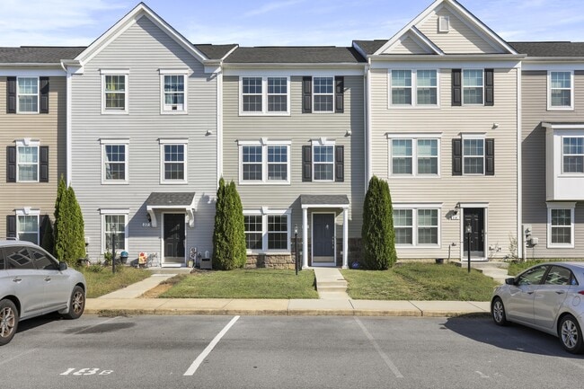 Photo - 18 Chillingham Ct