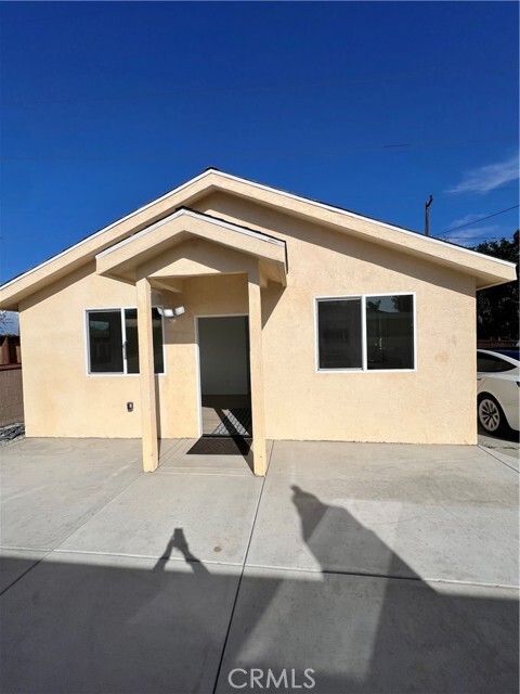 Building Photo - 4748 Garrick Ave Rental
