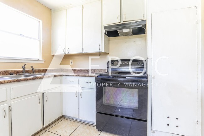 Photo - 904 Florence Rd