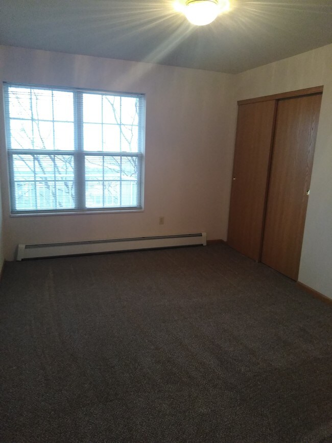 Marquette Manor Apartments For Rent in South Milwaukee, WI