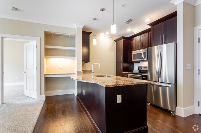 2 BR, 2 BA - 1,100 SF