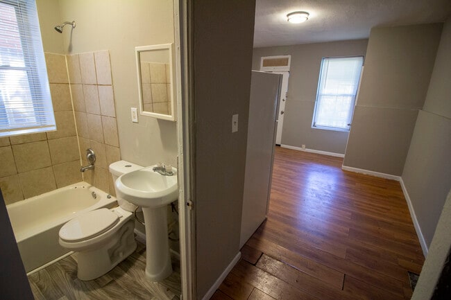 2835 Miami St Unit 2837 Miami