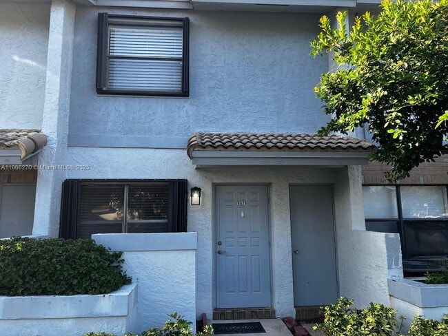 Building Photo - 9829 Riverside Dr Rental