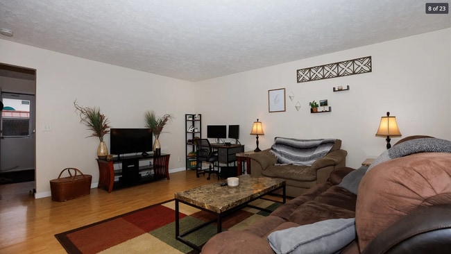 Photo - 105 E Lincoln St