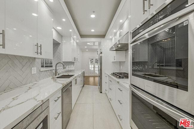 Photo - 342 N Palm Dr Unit 102