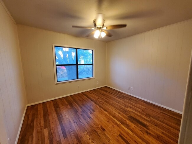 Photo - 919 S Clements St