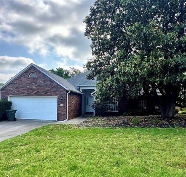 Photo - 1826 N Glenbrook Pl House
