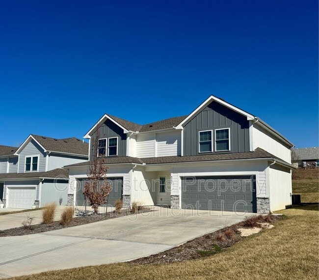 Building Photo - 8431 Valley Spring Dr