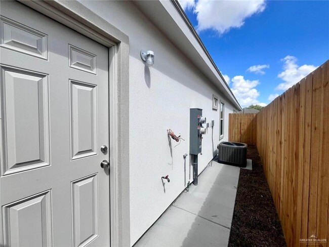 Photo - 1613 Molino Dr Unit 3