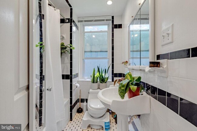 Photo - 618 N 40th St Unit 2