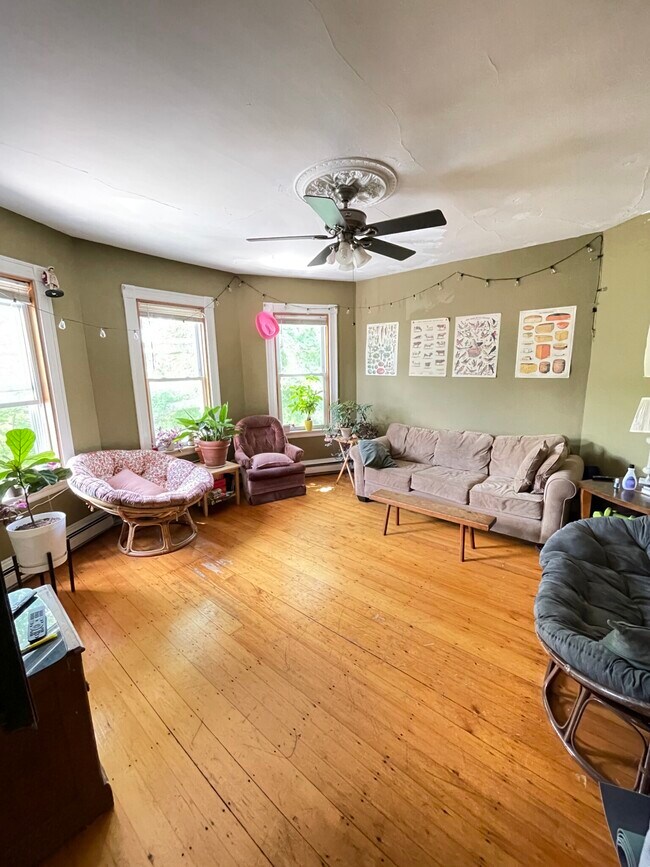 Building Photo - 56 Calumet St Unit 3 Rental