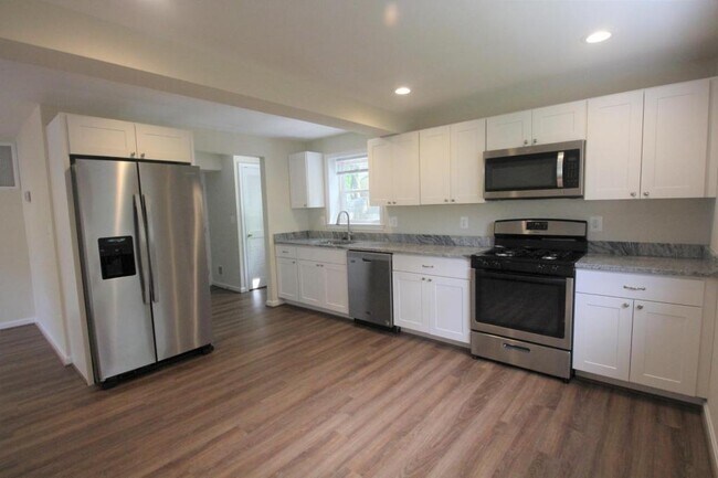 Photo - 10717 Maple St