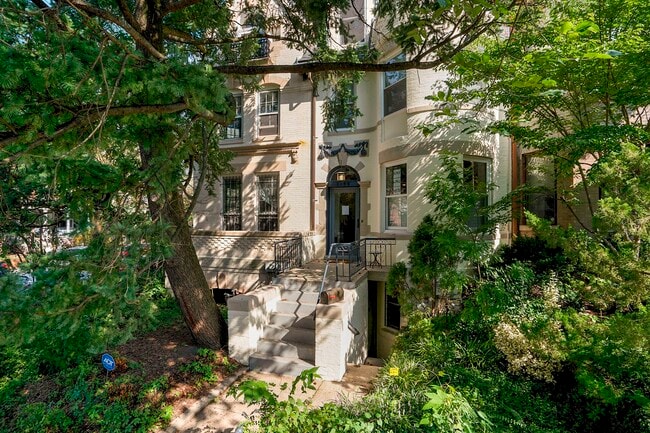 Photo - 1759 Lamont St NW Unit B