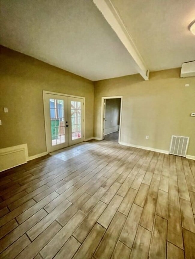 Photo - Adorable 2 Bedroom 1 Bath Apartment.Located in the Cotswold Area