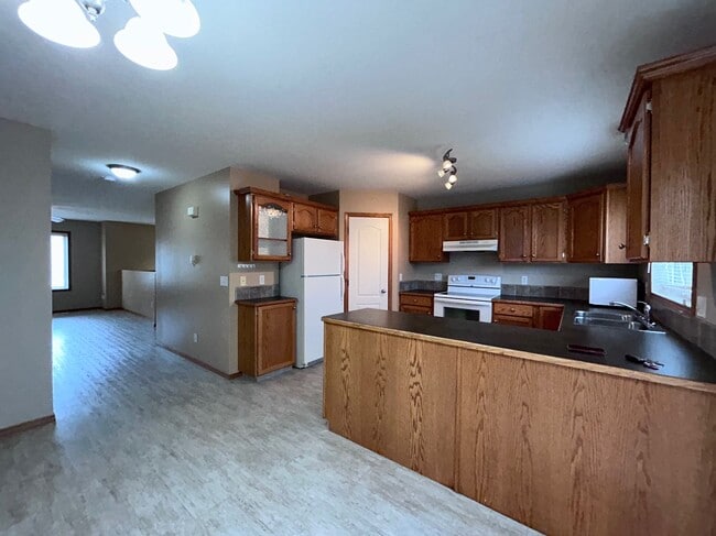 Photo - 4 Bed 1.5 Bath Unit in Red Deer, AB Unit 6225