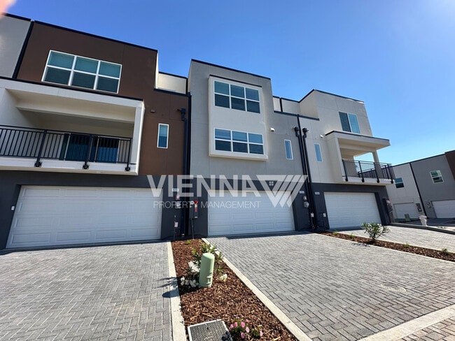 Building Photo - 8094 Quiet Knolls Dr
