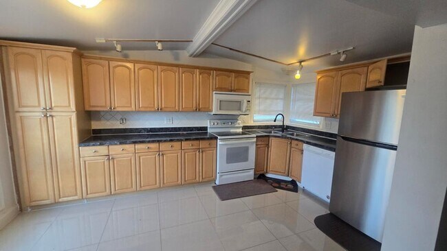 Photo - 1933 NE 48th St