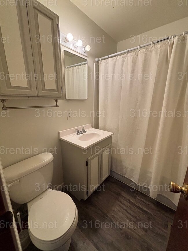 Photo - Duplex 2 bed 1 bath available NOW!