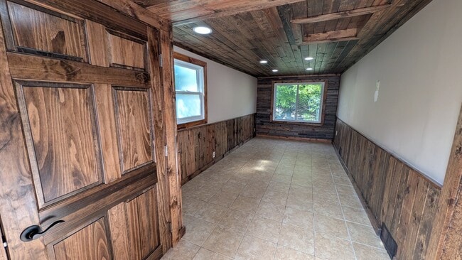 Photo - 604 Wilmot Ave