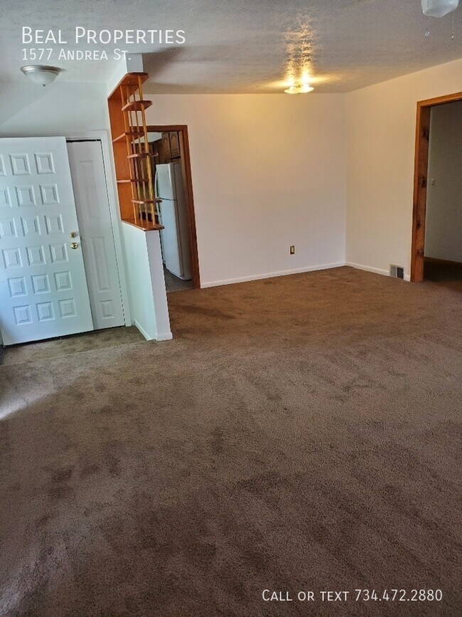 Photo - 1577 Andrea St