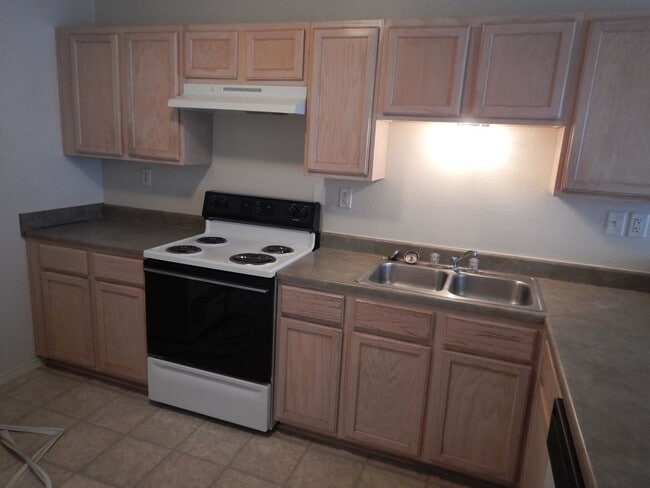 Photo - 2901 Cantabrian Dr Unidad # B