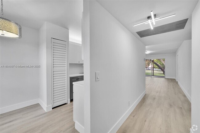 Building Photo - 1200 SW 124th Terrace Unit 207O Rental