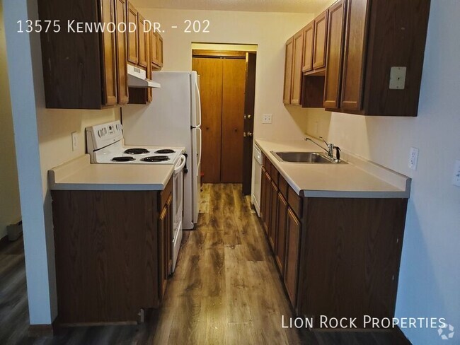 Building Photo - Great 2-Bedroom Find in Kenwood Acres for ... Unit 202 Rental