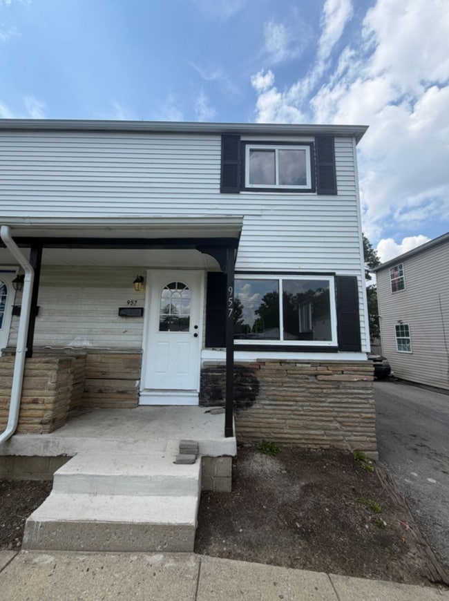 Building Photo - 957 Racine Ave Unit 957 Racine Avenue