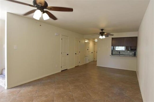 Photo - 111 Rhonda St Unidad 111 C Rhonda