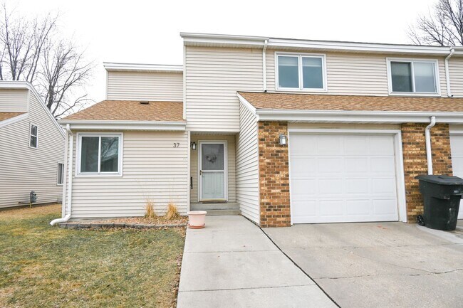 Photo - Beautiful updated Townhome! 3 Bedroom 2 1/...