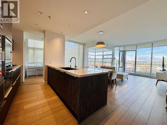 1616 Columbia St Unit 604