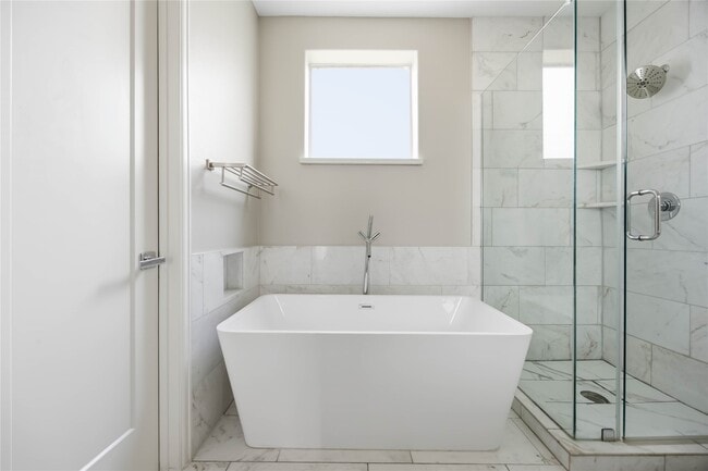 Photo - 708 Schwartz St