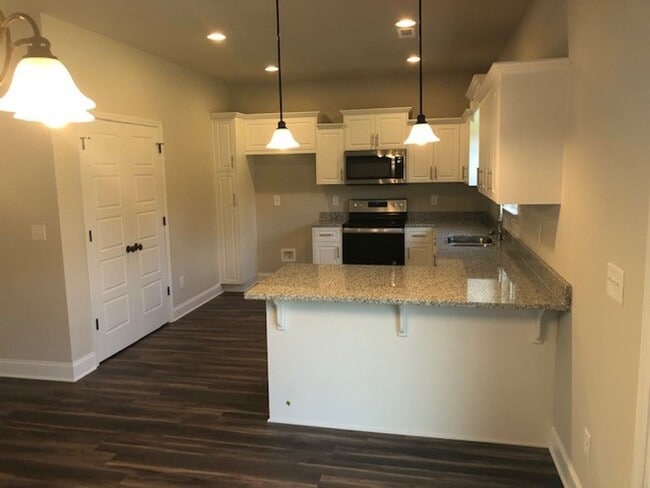 Building Photo - 103 Chancellor Ct Unit 103-Chancellor