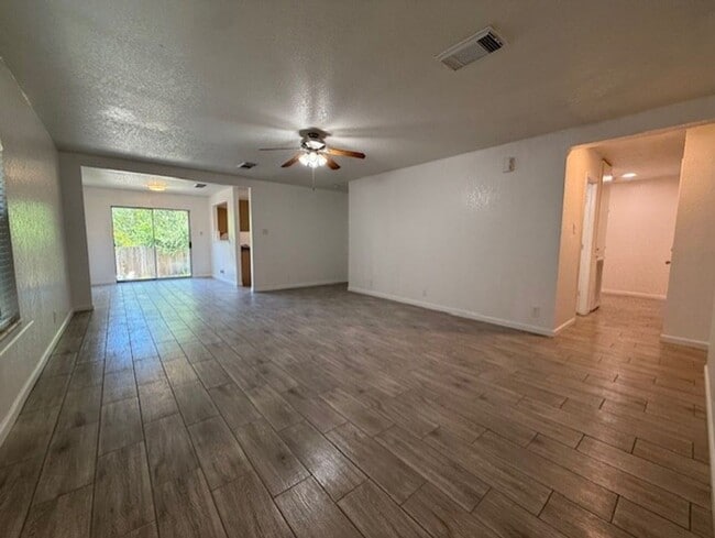 Photo - Nice One Story 3 Bedroom 2 Bath Home Backing to a Greenbelt! Near Sea World