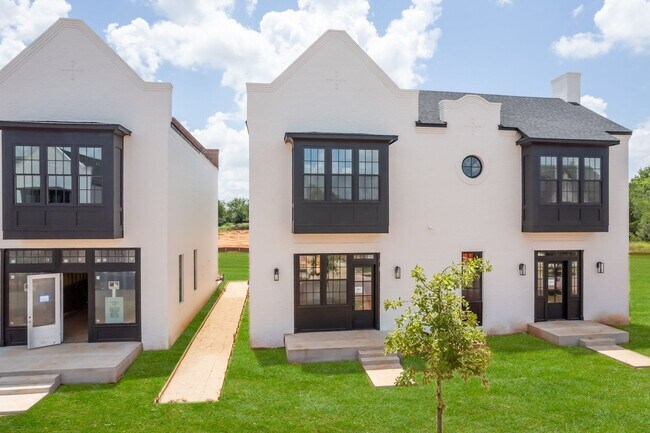 Photo - Minimalist Magic: 2-Bed Apartment Over Selah’s Creative District