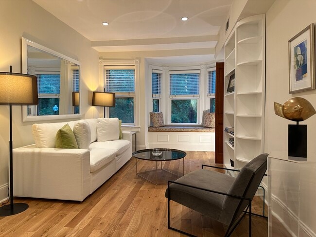 Building Photo - 3042 R St NW Unit #2 Rental