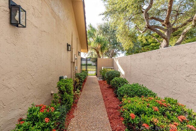 Photo - 6876 Palmar Ct